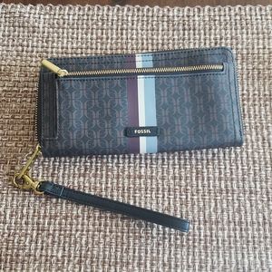 Fossil clutch wallet